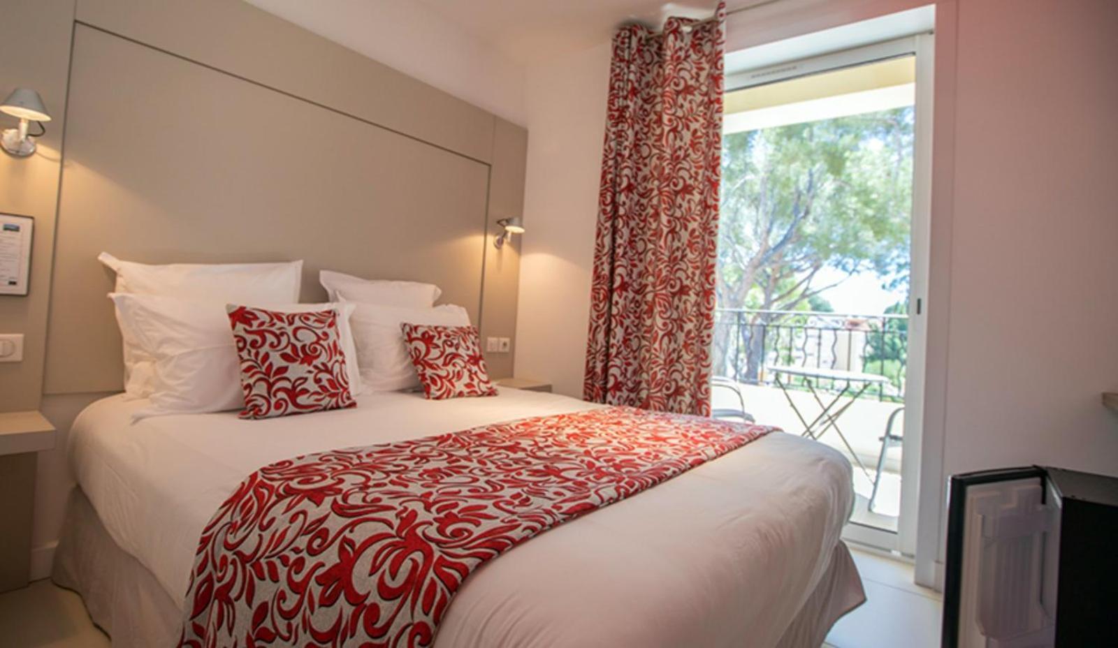 Hotel De La Plage - Hdlp Bormes-les-Mimosas Exterior photo